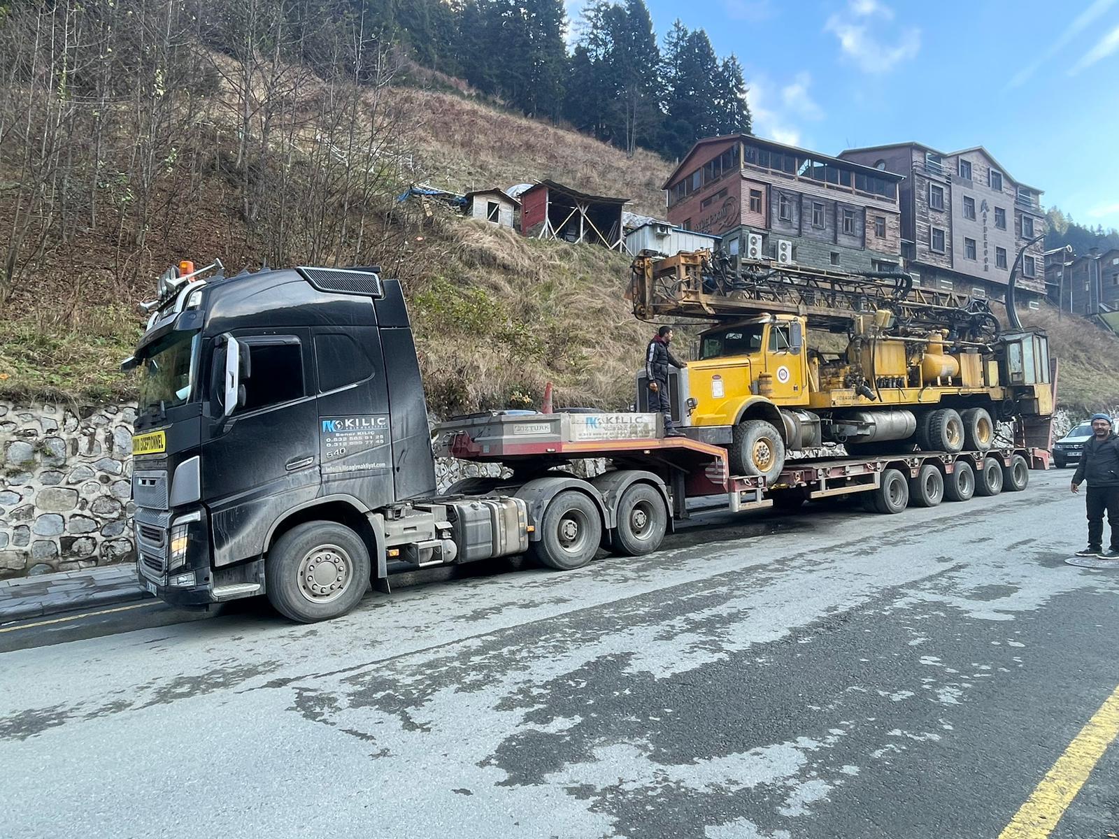 Kılıç lowbed aracıyla ekipman taşıması